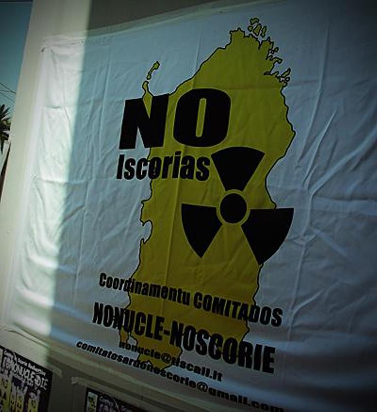 le proteste della popolazione isolana contro il sito di stoccaggio dei rifiuti radioattivi