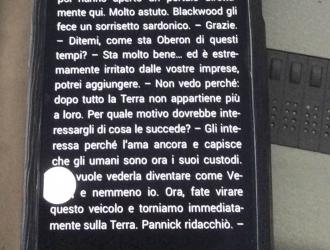 uno smartphone in modalità lettura